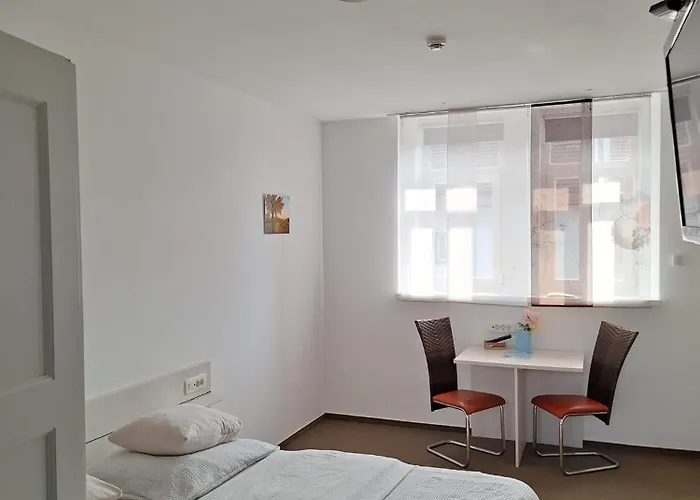 招待所 Marta & 3*